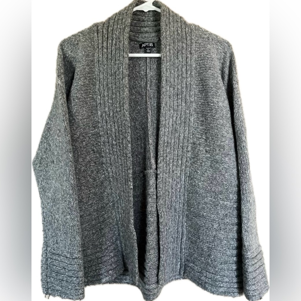Apt 9 gray cardigan sweater. Warm, thick and cozy. Women’s Size PL